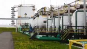 Anh nới lỏng trừng phạt dầu Nga, bảo vệ người tiêu dùng trước gián đoạn Hormuz