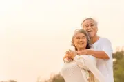 Bố chồng U70 tuyên bố muốn lấy vợ khiến cả nhà sốc nặng