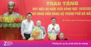 Bộ Chính trị yêu cầu lãnh đạo trực tiếp trao Huy hiệu 80 năm tuổi Đảng