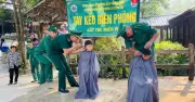 Bộ đội Biên phòng Lai Châu nâng bước em tới trường, giảm nghèo thông tin bền vững