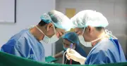 Bỏ qua tín hiệu cảnh báo, người phụ nữ 26 tuổi có khối u buồng trứng 10 cm
