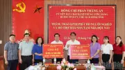 Bí thư Tỉnh ủy Cao Bằng trao gần 16 tỷ đồng hỗ trợ hộ nghèo vùng khó khăn