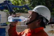 Bỏ túi kiến thức chăm sóc sức khỏe mùa nắng nóng