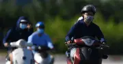 Bắc Bộ và Trung Bộ đón nắng nóng gay gắt, nguy cơ giông lốc và mưa cực đoan