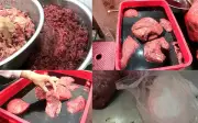 Bác sĩ chỉ cách phân biệt thịt bò thật và thịt giả tẩm hóa chất