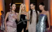 Blackpink gây tranh cãi tại Met Gala 2026 với màn trình diễn 'đại náo'