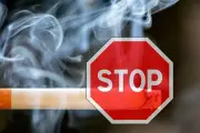 Báo động ô nhiễm bụi mịn từ khói thuốc thụ động tại nơi công cộng