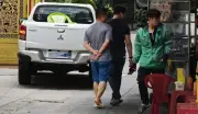 Bắt đối tượng ném chai xăng vào nhà dân, dùng hung khí đâm hai người bị thương