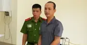 Bắt tạm giam gã đàn ông dùng ly thủy tinh, ghế nhựa đánh vợ hờ tại quán cà phê