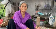 Cụ bà U100 ở Ninh Bình tự nấu cơm bếp củ, làm vườn, đạp xe đi chợ bán rau