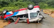Cô giáo kể lại khoảnh khắc xe khách 29 chỗ bị vỡ nát giữa dòng lũ xiết
