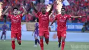 CAHN thắng Bình Dương 2-1, nâng cúp vô địch V-League