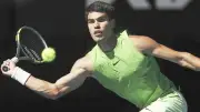 Carlos Alcaraz rút lui khỏi Wimbledon 2026 vì chấn thương cổ tay