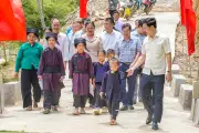 Các con không còn phải lội nước mỗi lần đi học nữa rồi