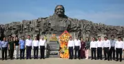 Các nguyên lãnh đạo Đảng, Nhà nước dâng hương tưởng niệm tại Tượng đài Mẹ Việt Nam Anh hùng