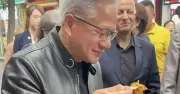 CEO Nvidia Jensen Huang ăn mì vịt quay ở Bắc Kinh
