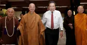 Chủ tịch Quốc hội thăm chùa Huê Nghiêm nhân đại lễ Phật đản 2570