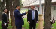 Chủ tịch Tập Cận Bình đón Tổng thống Trump tại Trung Nam Hải, gửi hạt giống hoa hồng
