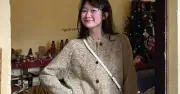 Chân váy nâu: Biểu tượng phong cách vintage cho mọi cô nàng
