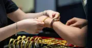 Chênh lệch giá vàng giảm còn 16 triệu đồng/lượng, dự báo tiếp tục thu hẹp