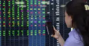Chuyên gia khuyên nhà đầu tư thận trọng khi VN-Index tiến gần đỉnh lịch sử