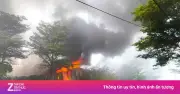 Cháy lớn kho chứa xe điện du lịch ở Gia Lai, cột khói cao trăm mét