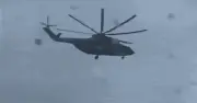 Clip trực thăng Mi-26 nâng hệ thống Pantsir lên nóc tòa nhà chọc trời ở Moscow
