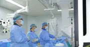 Căn bệnh khiến lồng ngực cô gái rung lên dữ dội