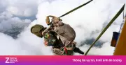Cận cảnh màn nhảy dù xuyên mây của trinh sát đặc nhiệm