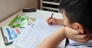 Cơn sốt học thêm và cái giá ẩn sâu của thành tích học tập