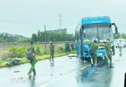Cần Thơ: Ô tô khách va chạm 3 xe máy khiến 4 người thương vong