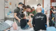 Công an Hà Nội trao quà cho bệnh nhi khó khăn dịp 1/6
