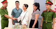 Công an hỗ trợ trao trả hàng trăm triệu đồng chuyển nhầm cho người dân