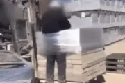 Công nhân Hàn Quốc lĩnh án treo vì trói đồng nghiệp nước ngoài vào xe nâng