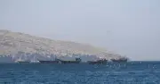 Căng thẳng Mỹ-Iran leo thang: Eo biển Hormuz đóng cửa, kinh tế toàn cầu chịu tổn thất