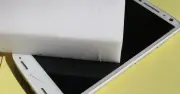 Cảnh báo: Không dùng Magic Eraser để xóa vết xước màn hình điện thoại