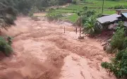 Cảnh báo lũ quét, sạt lở đất và nắng nóng khốc liệt tại nhiều tỉnh thành