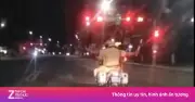 Cảnh sát giao thông Cần Thơ kịp thời đưa bé trai nguy kịch đi cấp cứu