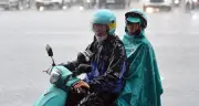 Dự báo thời tiết 17/5: Miền Bắc và Nam Bộ mưa râm râm, Hà Nội giảm 5 độ