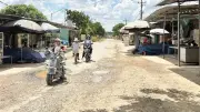 Dự án đường 10,5 tỷ đồng tại Đắk Lắk chậm tiến độ, dân khổ sở vì 'ổ gà' mùa mưa