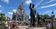 Disney bị kiện vì quét khuôn mặt khách tham quan