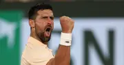 Djokovic ngược dòng vào vòng 2 Roland Garros sau màn rượt đuổi nghẹt thở