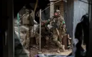 EU ràng buộc viện trợ Ukraine với cải cách thuế gây tranh cãi