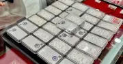 Giá bạc lao dốc dưới 76 USD, lo ngại lạm phát Mỹ gia tăng