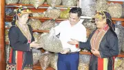 Giữ bản sắc trong phát triển du lịch cộng đồng người Dao
