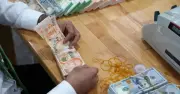 Giá USD tăng mạnh, kéo euro và yen Nhật giảm sâu