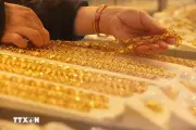 Giá vàng giảm do kỳ vọng Fed tăng lãi suất