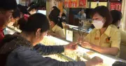 Giá vàng hôm nay bật tăng mạnh nhờ mua vào và lo ngại chiến sự