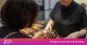 Giá vàng tăng nhẹ nhưng người mua vẫn lỗ nặng, có nên đầu tư?