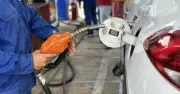 Giá xăng dầu hôm nay 2.5 giảm mạnh, trong nước có thể tăng nhẹ